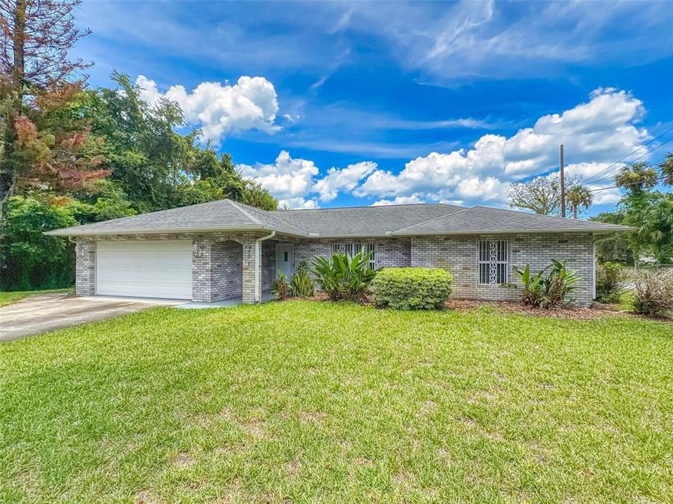 For Sale: $365,000 (3 beds, 2 baths, 1731 Square Feet)
