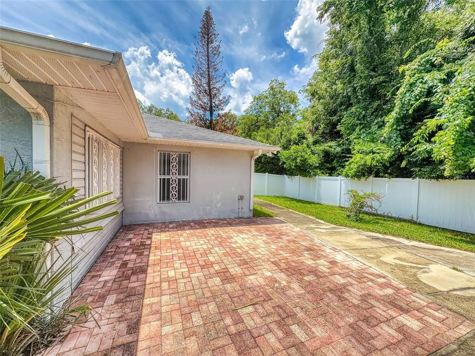 For Sale: $365,000 (3 beds, 2 baths, 1731 Square Feet)