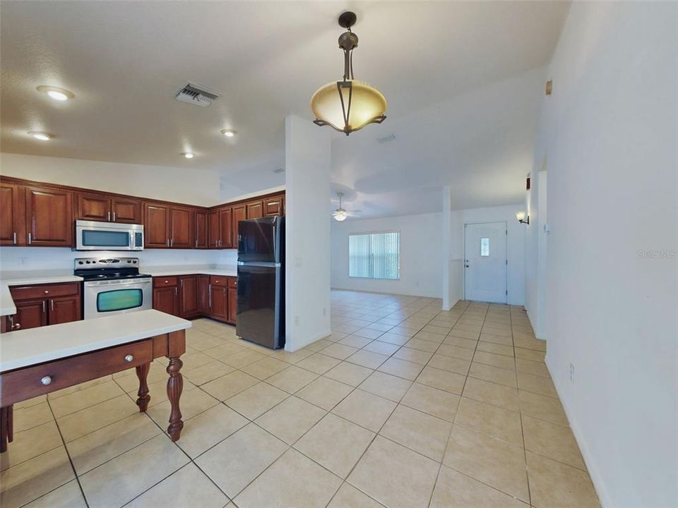 For Sale: $365,000 (3 beds, 2 baths, 1731 Square Feet)