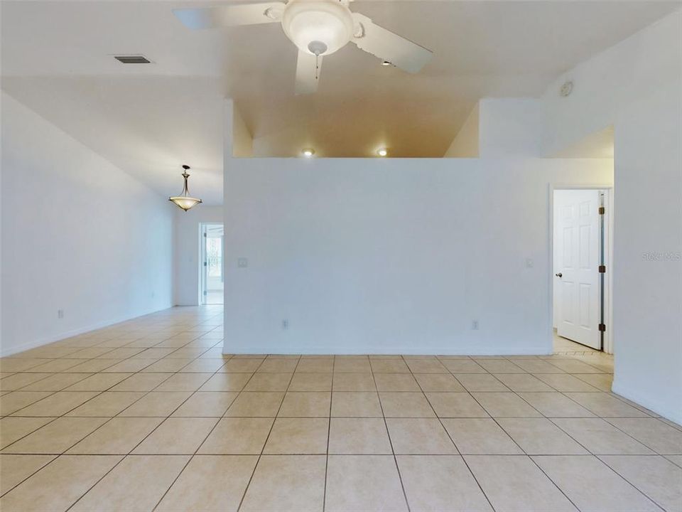 For Sale: $365,000 (3 beds, 2 baths, 1731 Square Feet)