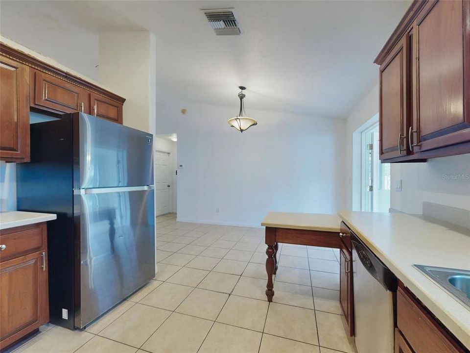 For Sale: $365,000 (3 beds, 2 baths, 1731 Square Feet)