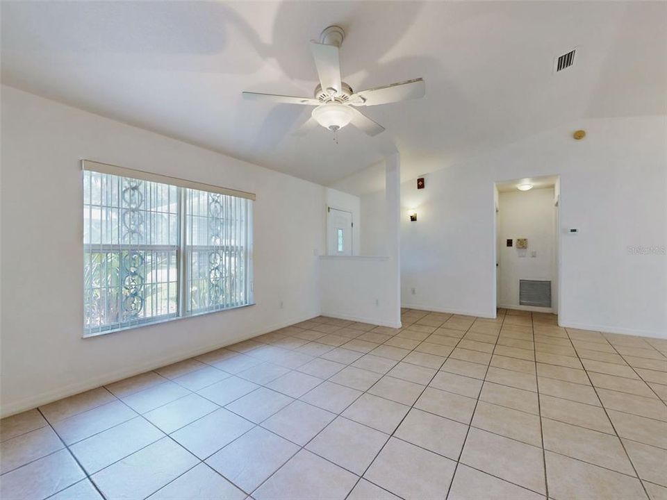 For Sale: $365,000 (3 beds, 2 baths, 1731 Square Feet)