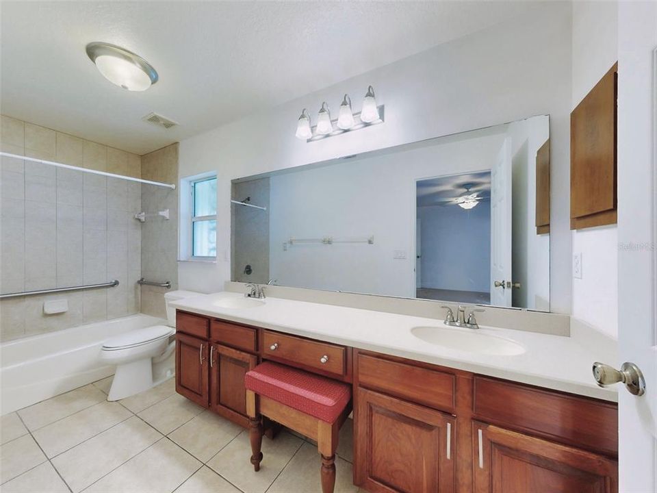 For Sale: $365,000 (3 beds, 2 baths, 1731 Square Feet)