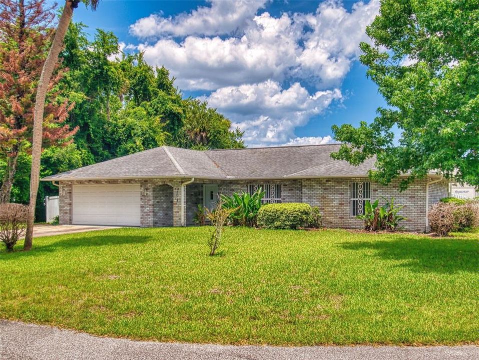 For Sale: $365,000 (3 beds, 2 baths, 1731 Square Feet)