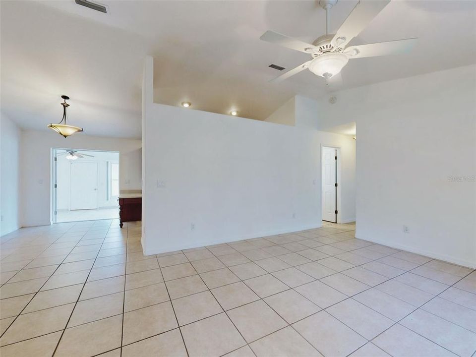 For Sale: $365,000 (3 beds, 2 baths, 1731 Square Feet)