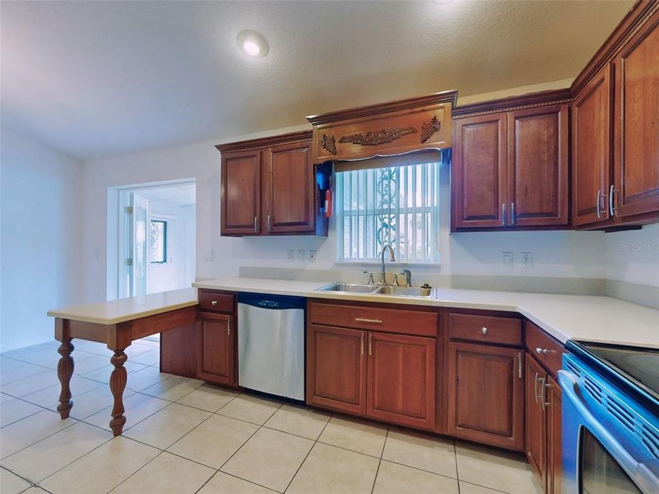 For Sale: $365,000 (3 beds, 2 baths, 1731 Square Feet)