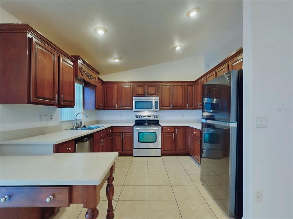 For Sale: $365,000 (3 beds, 2 baths, 1731 Square Feet)