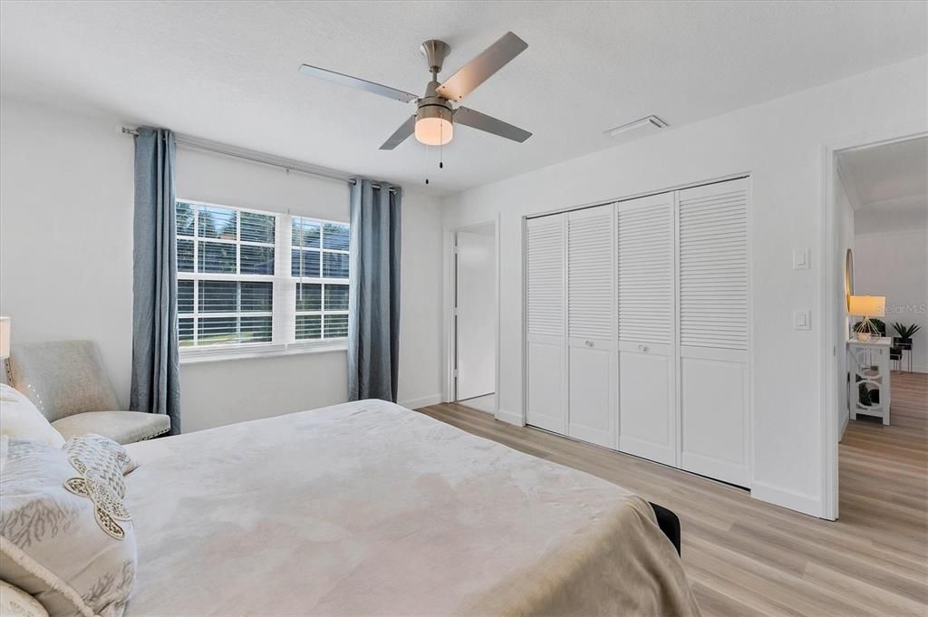 For Sale: $299,900 (2 beds, 2 baths, 1068 Square Feet)