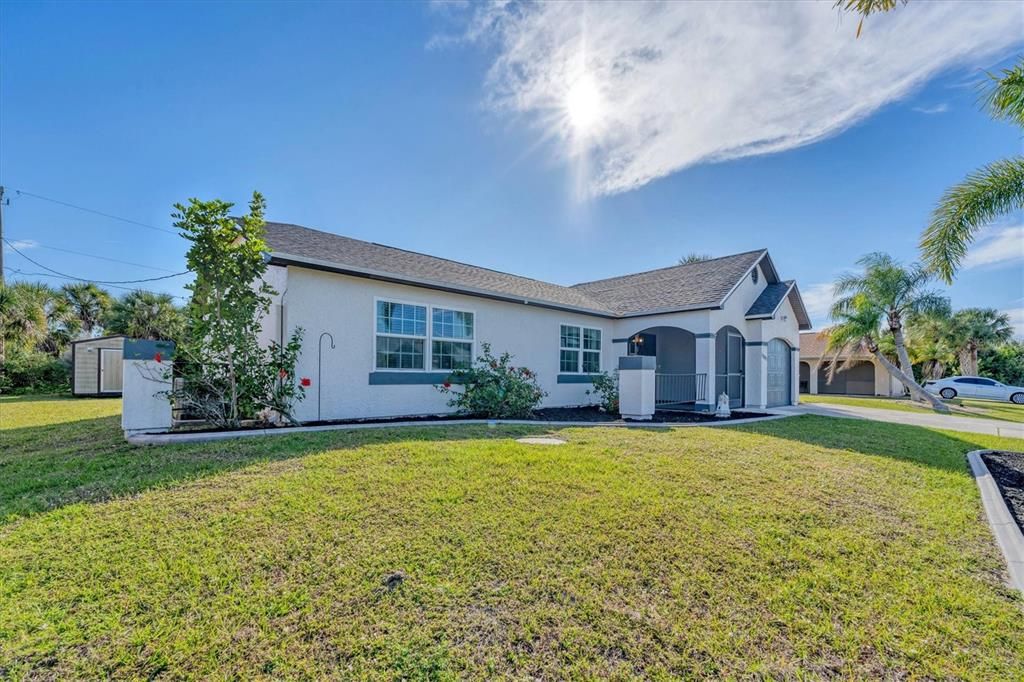 For Sale: $299,900 (2 beds, 2 baths, 1068 Square Feet)