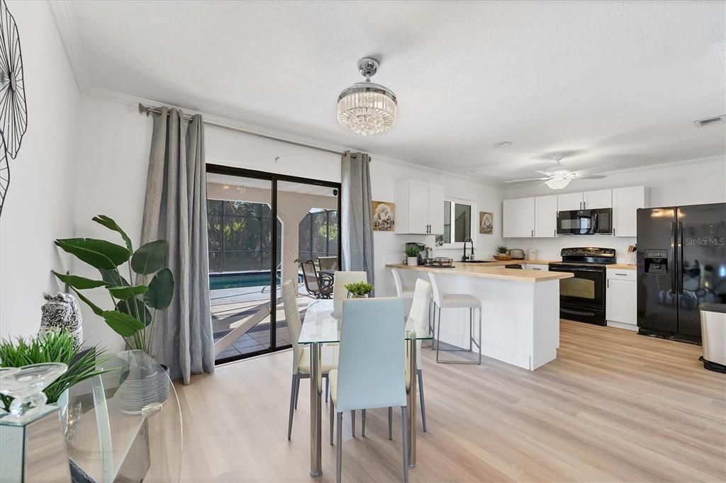 For Sale: $299,900 (2 beds, 2 baths, 1068 Square Feet)