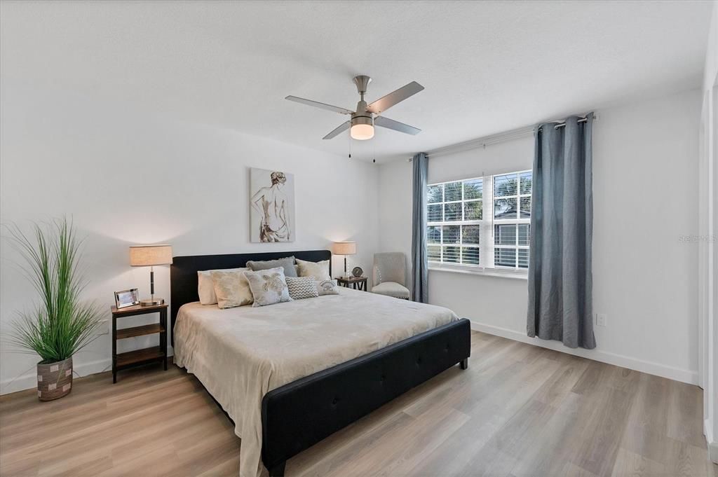 For Sale: $299,900 (2 beds, 2 baths, 1068 Square Feet)
