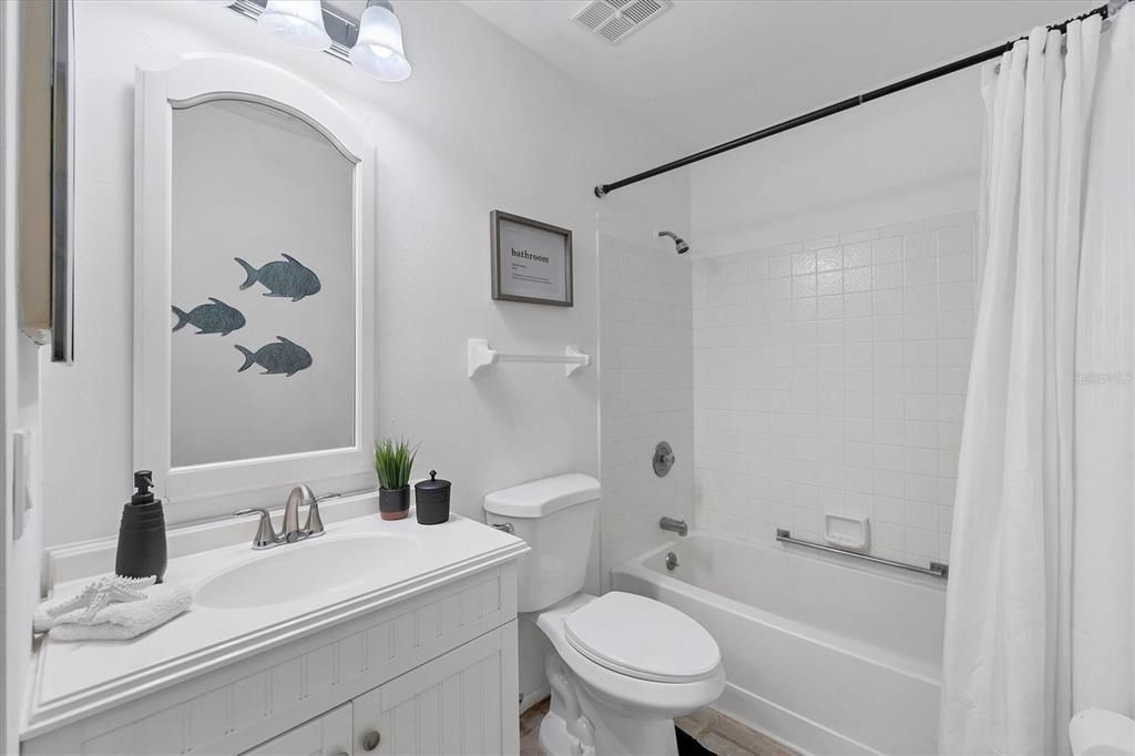 For Sale: $299,900 (2 beds, 2 baths, 1068 Square Feet)