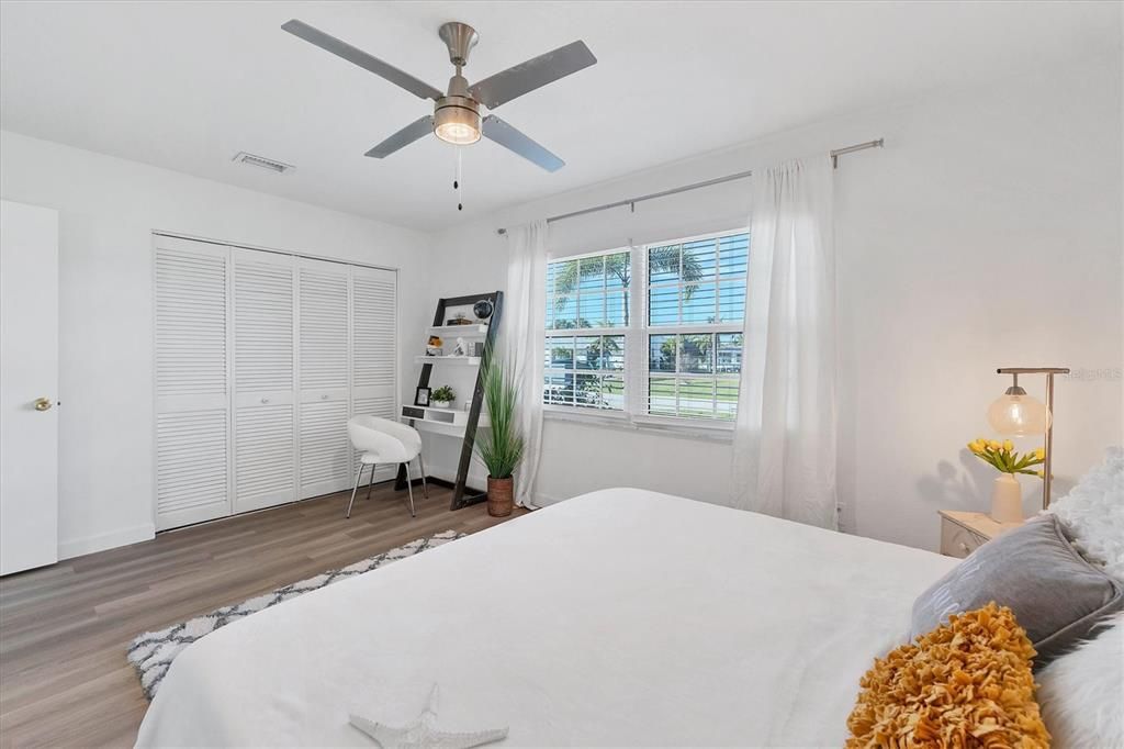 For Sale: $299,900 (2 beds, 2 baths, 1068 Square Feet)