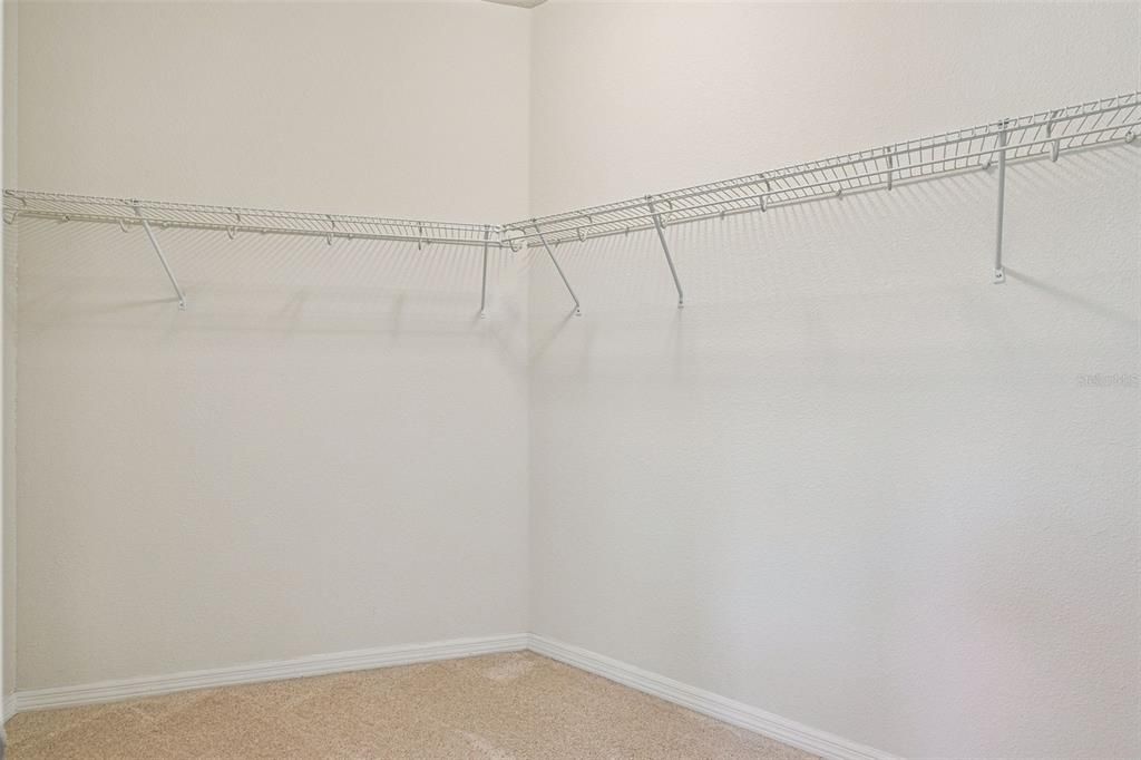 For Rent: $3,100 (3 beds, 2 baths, 1910 Square Feet)