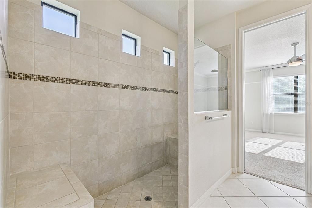 For Rent: $3,100 (3 beds, 2 baths, 1910 Square Feet)