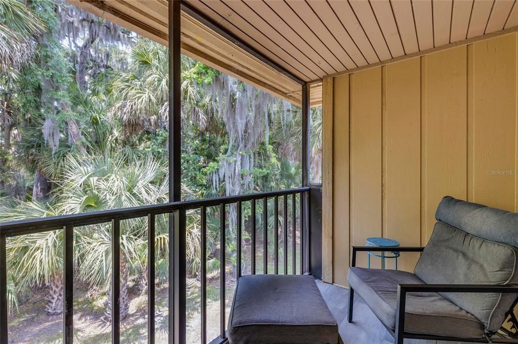 For Sale: $175,000 (2 beds, 2 baths, 897 Square Feet)