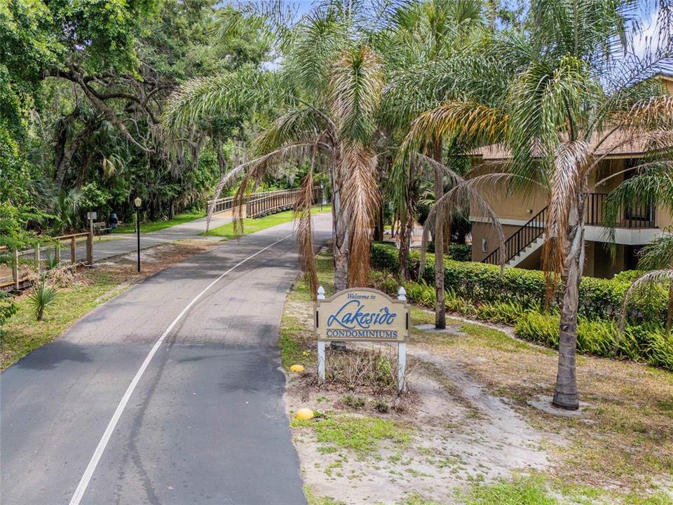 For Sale: $175,000 (2 beds, 2 baths, 897 Square Feet)