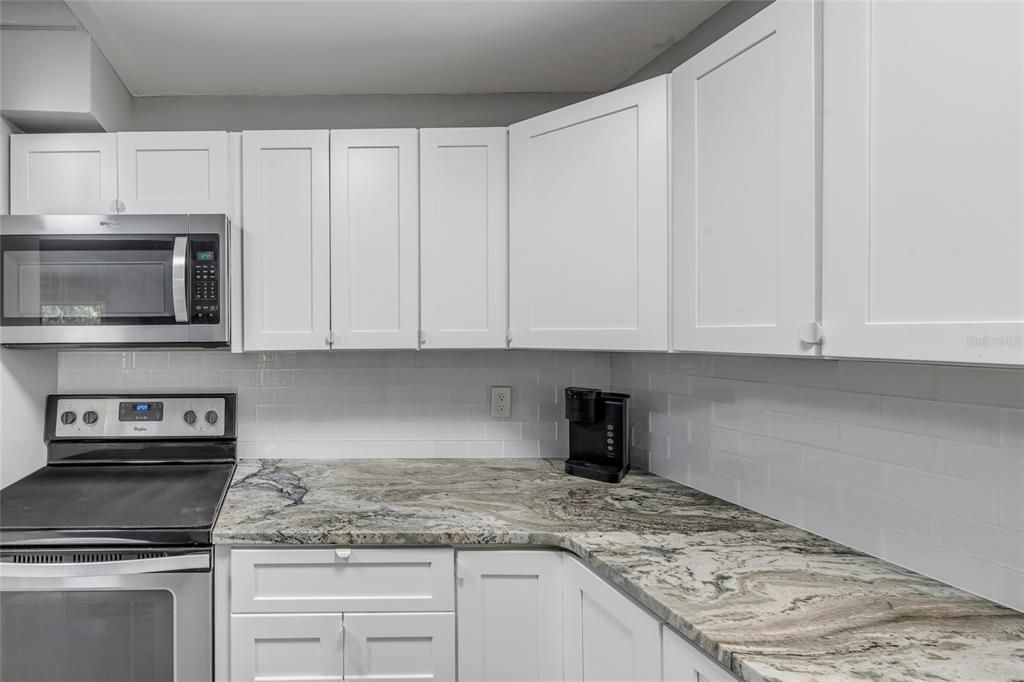 For Sale: $175,000 (2 beds, 2 baths, 897 Square Feet)