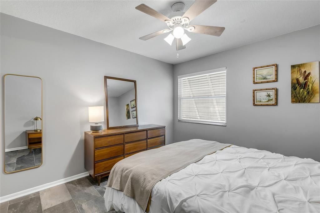 For Sale: $175,000 (2 beds, 2 baths, 897 Square Feet)