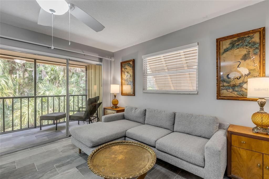 For Sale: $175,000 (2 beds, 2 baths, 897 Square Feet)