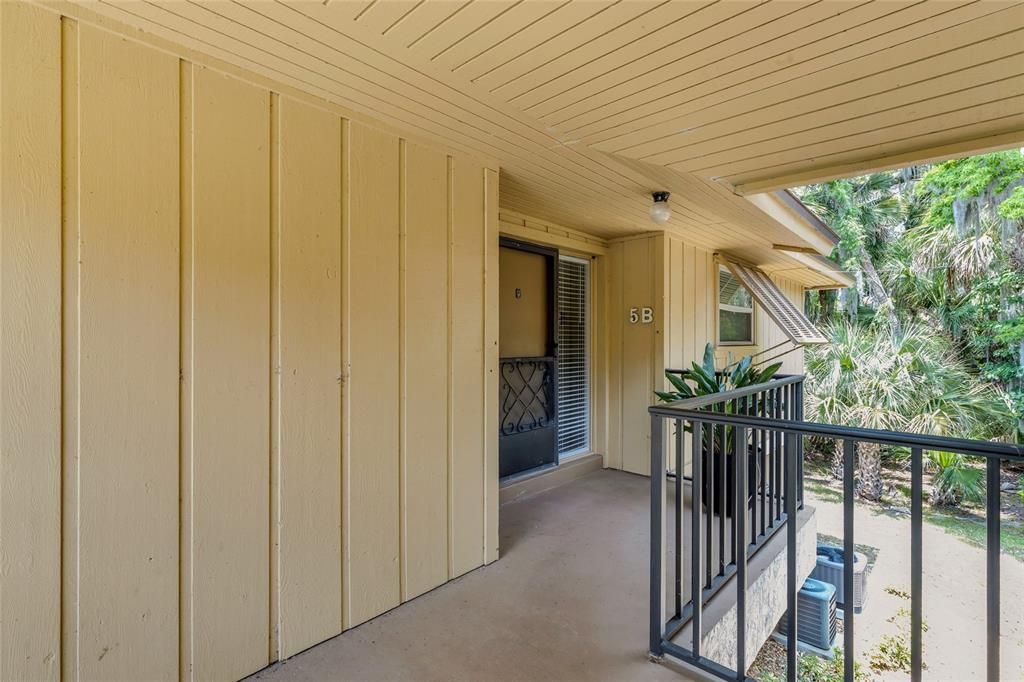 For Sale: $175,000 (2 beds, 2 baths, 897 Square Feet)