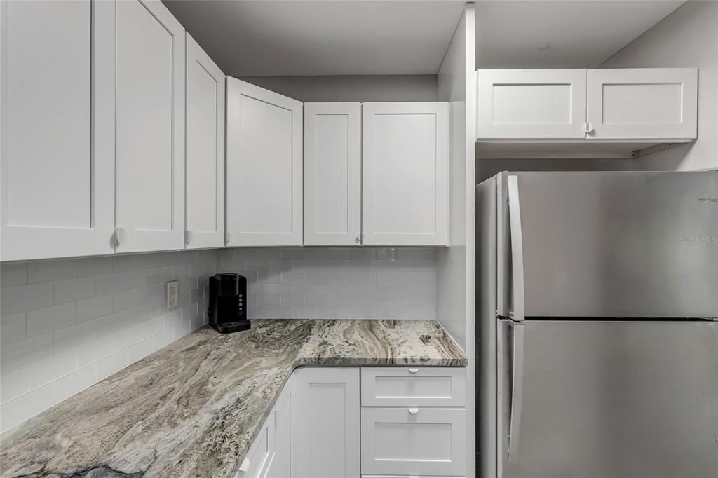 For Sale: $175,000 (2 beds, 2 baths, 897 Square Feet)