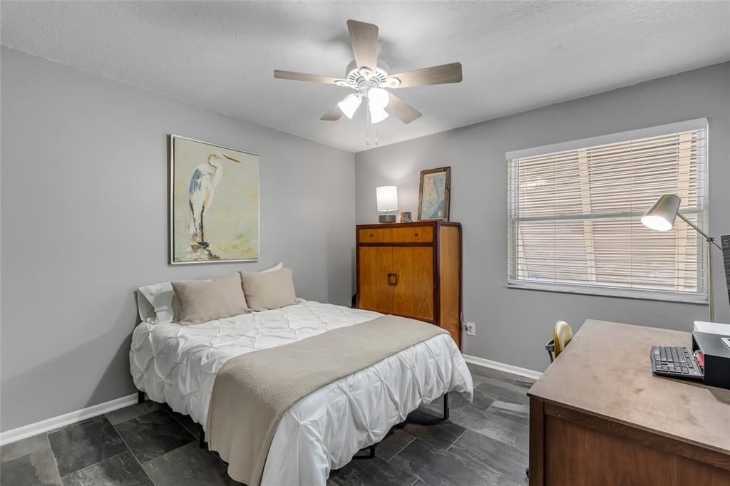 For Sale: $175,000 (2 beds, 2 baths, 897 Square Feet)