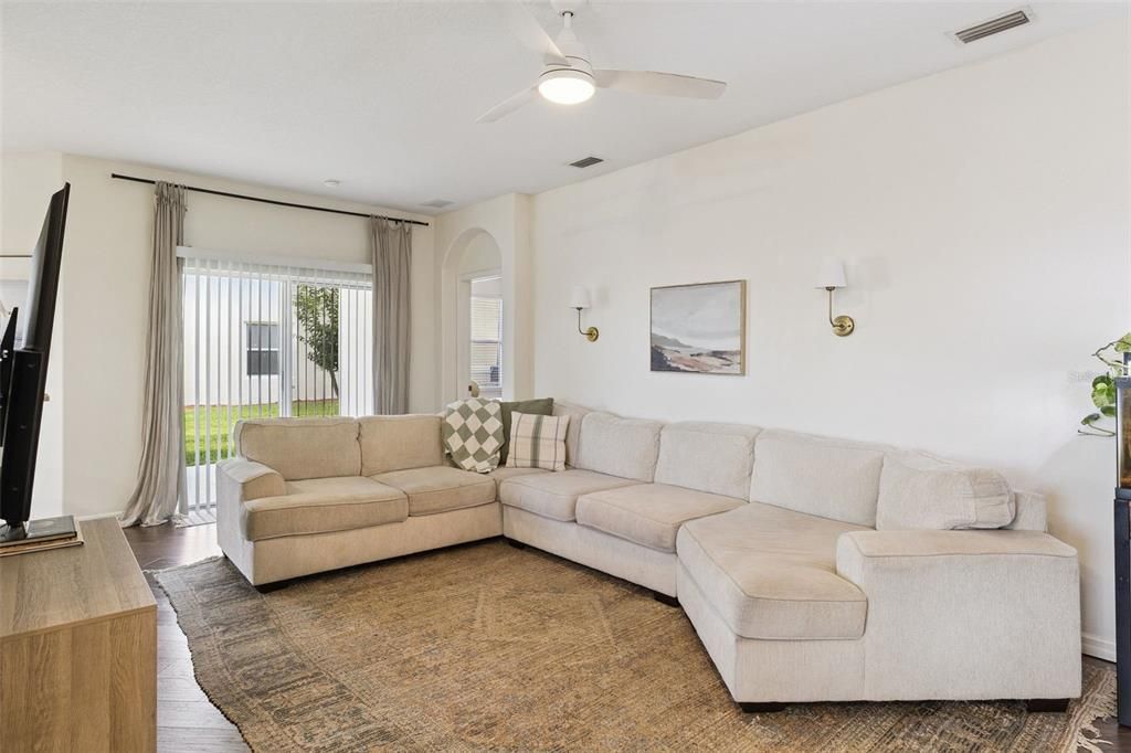 For Sale: $287,000 (3 beds, 2 baths, 1602 Square Feet)
