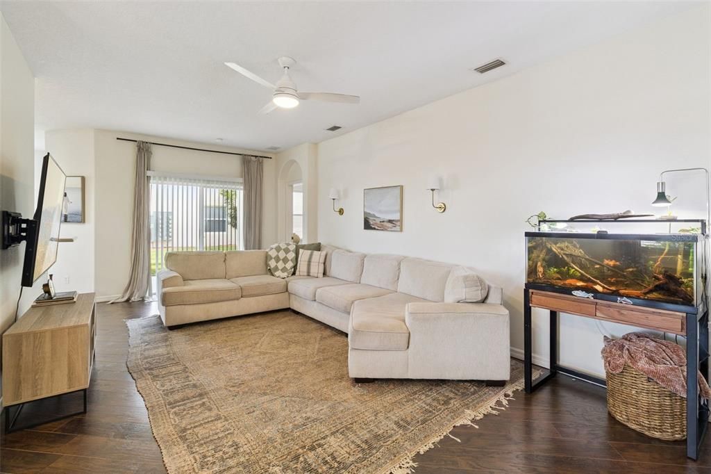 For Sale: $287,000 (3 beds, 2 baths, 1602 Square Feet)