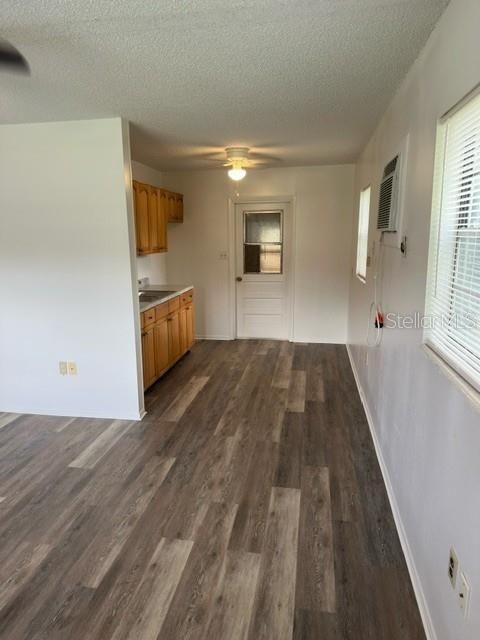 For Rent: $1,245 (2 beds, 1 baths, 873 Square Feet)