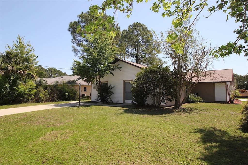 For Rent: $1,300 (2 beds, 1 baths, 986 Square Feet)