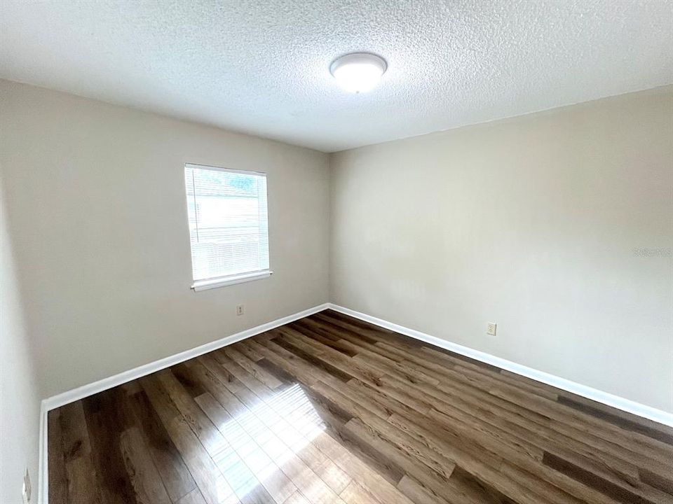 For Rent: $1,300 (2 beds, 1 baths, 986 Square Feet)