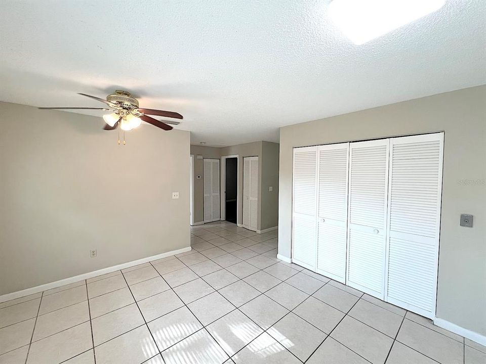 For Rent: $1,300 (2 beds, 1 baths, 986 Square Feet)