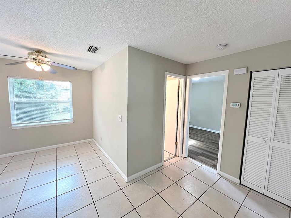 For Rent: $1,300 (2 beds, 1 baths, 986 Square Feet)