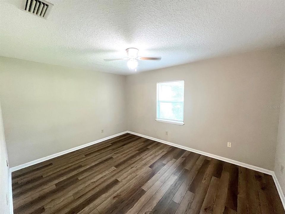 For Rent: $1,300 (2 beds, 1 baths, 986 Square Feet)