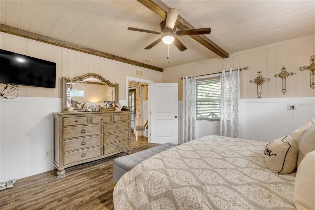 For Sale: $1,340,000 (6 beds, 5 baths, 5648 Square Feet)