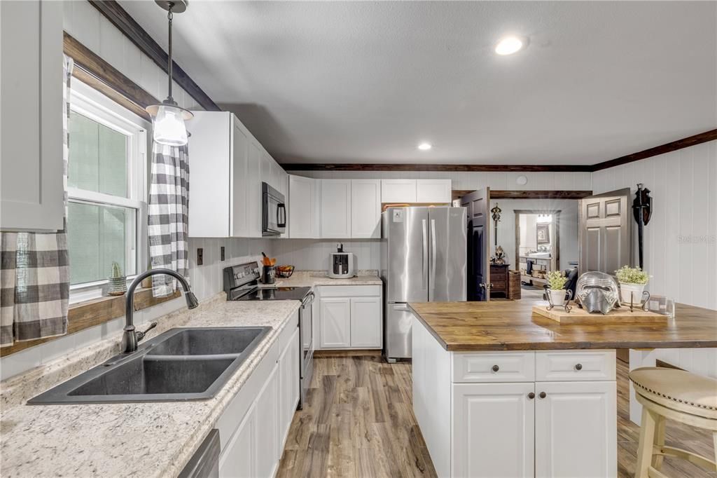 For Sale: $1,340,000 (6 beds, 5 baths, 5648 Square Feet)