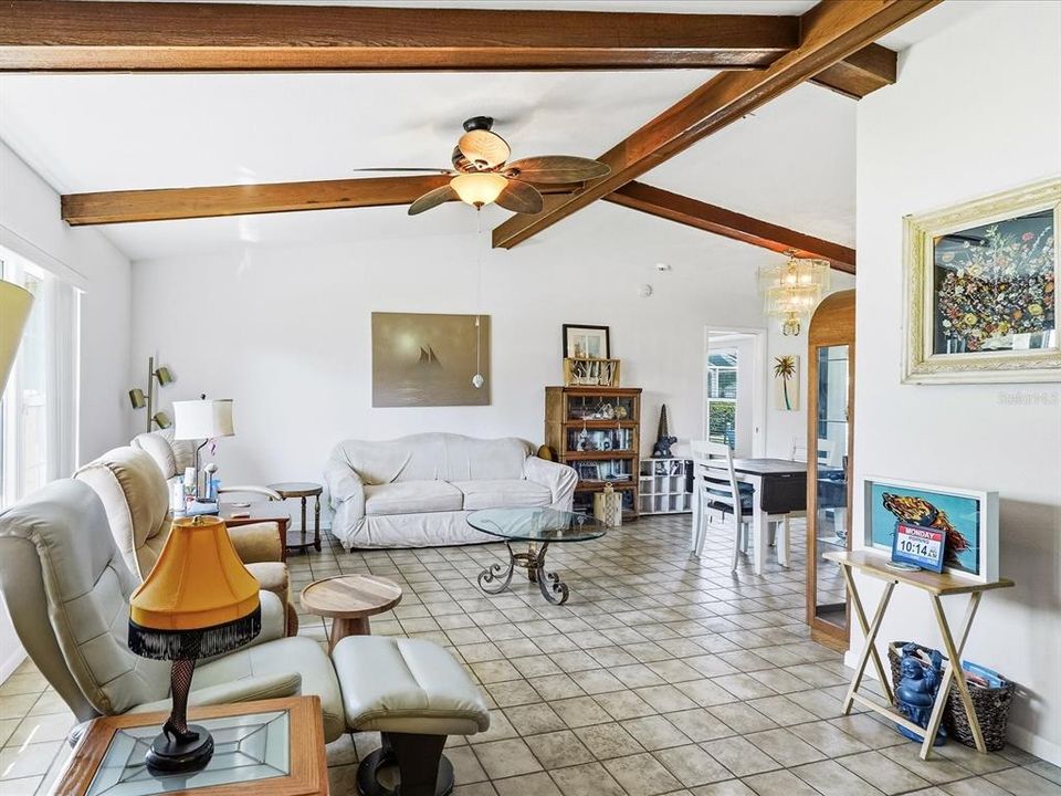 En Venta: $240,000 (2 camas, 2 baños, 1754 Pies cuadrados)