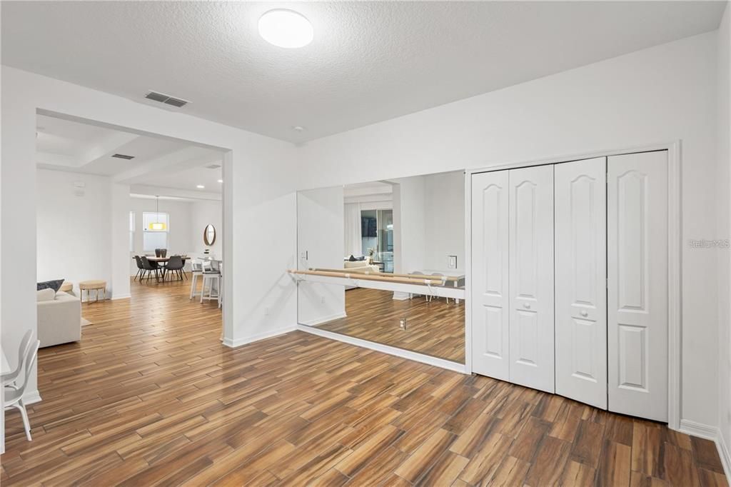 For Sale: $880,000 (4 beds, 3 baths, 2876 Square Feet)