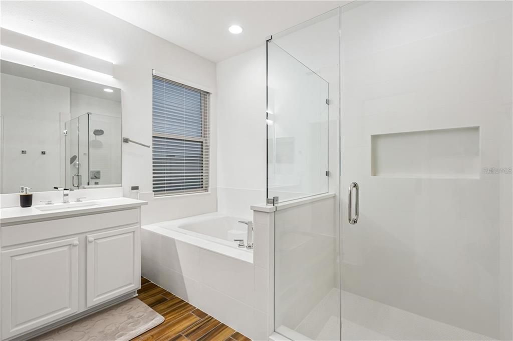 For Sale: $880,000 (4 beds, 3 baths, 2876 Square Feet)