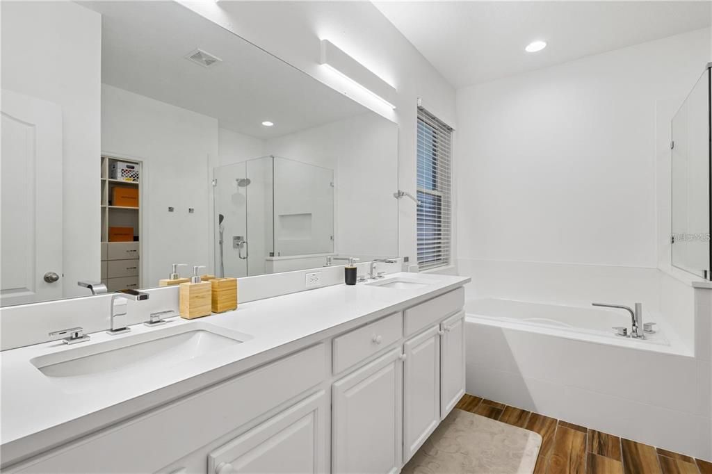 For Sale: $880,000 (4 beds, 3 baths, 2876 Square Feet)
