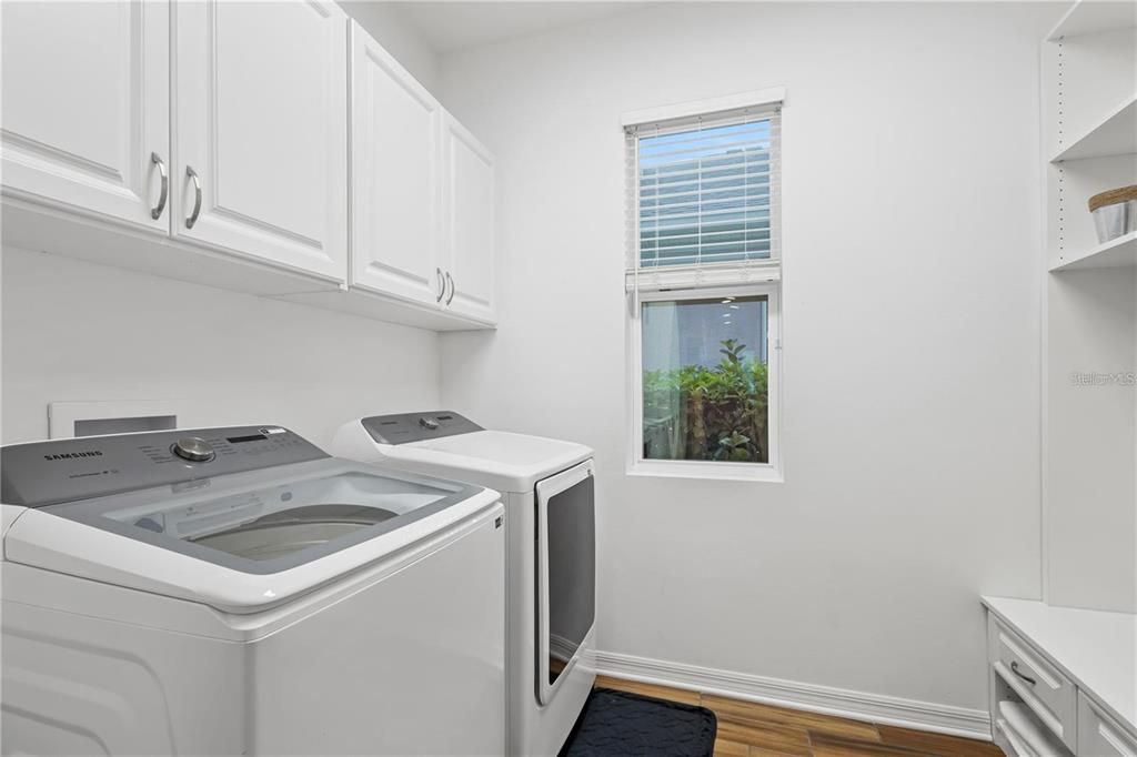 For Sale: $880,000 (4 beds, 3 baths, 2876 Square Feet)