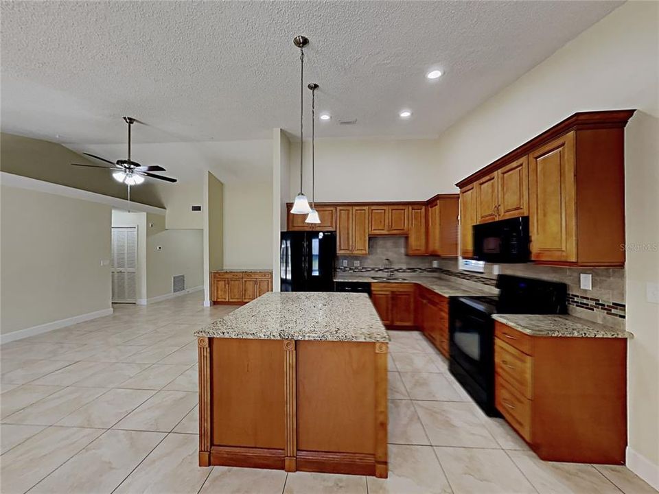 For Sale: $450,000 (3 beds, 2 baths, 1506 Square Feet)