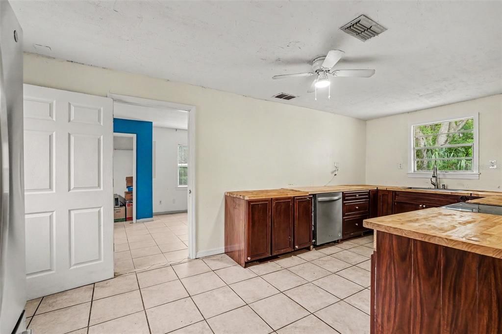 For Sale: $340,000 (3 beds, 2 baths, 1806 Square Feet)