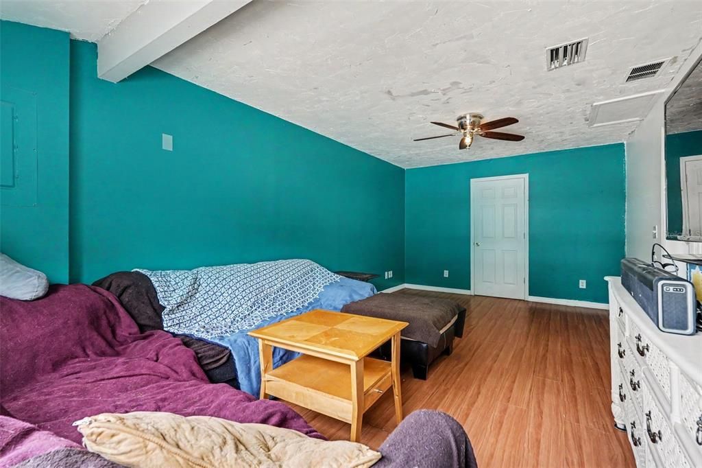 For Sale: $340,000 (3 beds, 2 baths, 1806 Square Feet)
