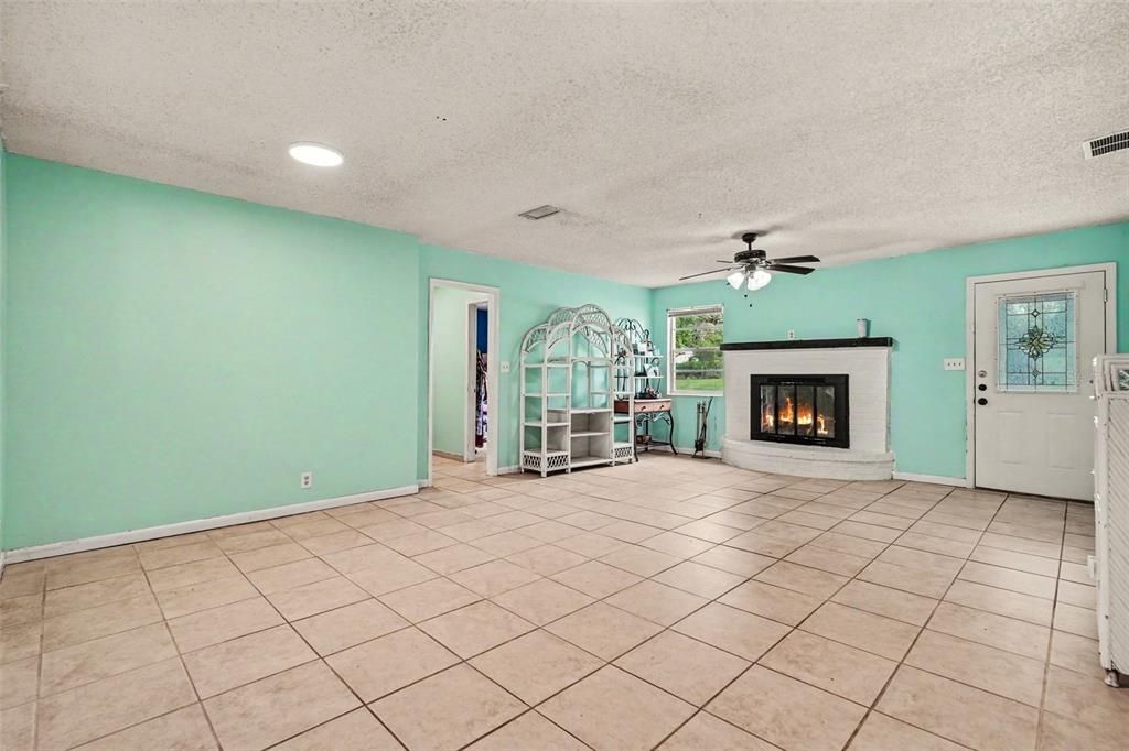 For Sale: $340,000 (3 beds, 2 baths, 1806 Square Feet)