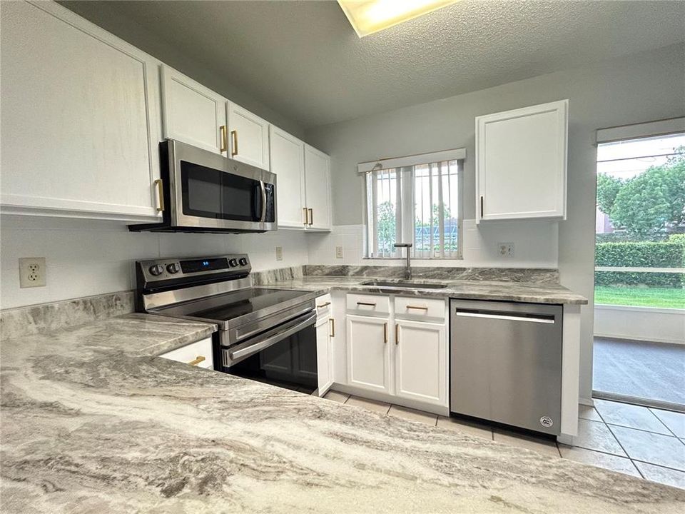 For Rent: $2,200 (2 beds, 2 baths, 1490 Square Feet)