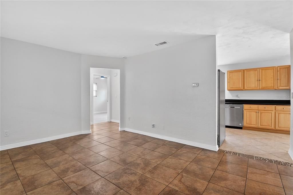 For Sale: $245,000 (3 beds, 2 baths, 1152 Square Feet)