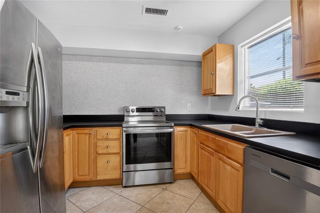For Sale: $245,000 (3 beds, 2 baths, 1152 Square Feet)