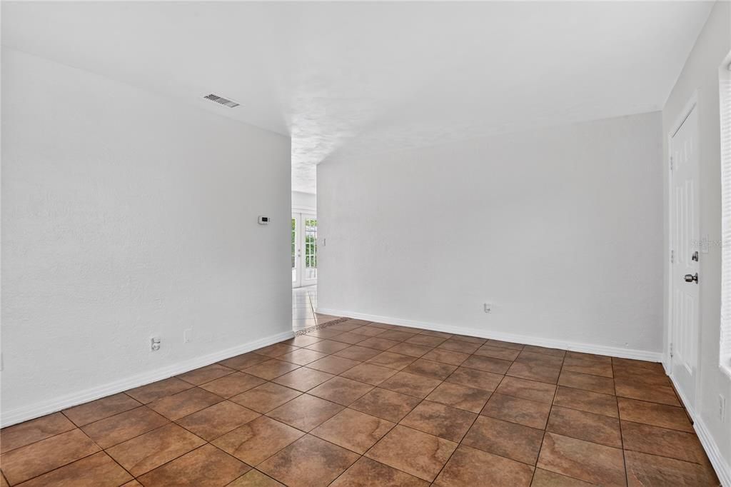 For Sale: $245,000 (3 beds, 2 baths, 1152 Square Feet)